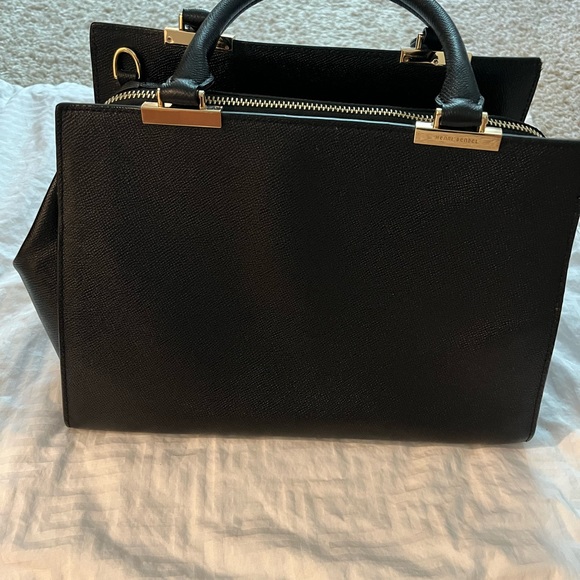Henri Bendel Tote in excellent used condition.Dust bag and strap inc. - Picture 4 of 6